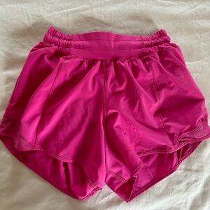 Lululemon: Sonic Pink Hotty Hots